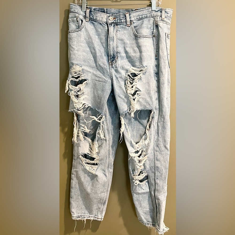 American Eagle Destroyed Mom Jeans